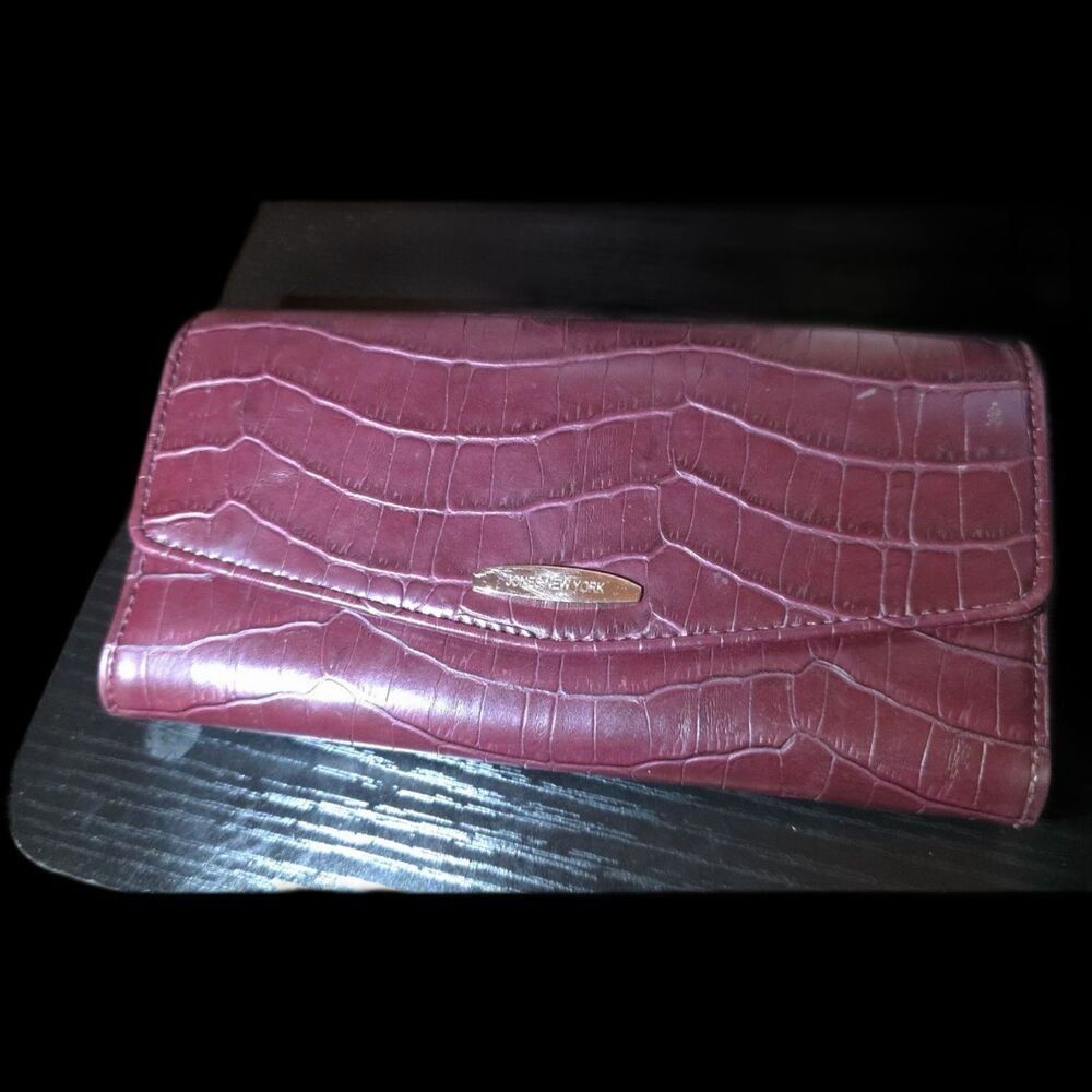 Jones New York Womans Wallet